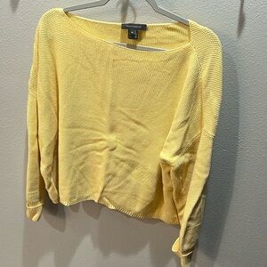 Great condition cropped sweater. Heavier and thicker material
